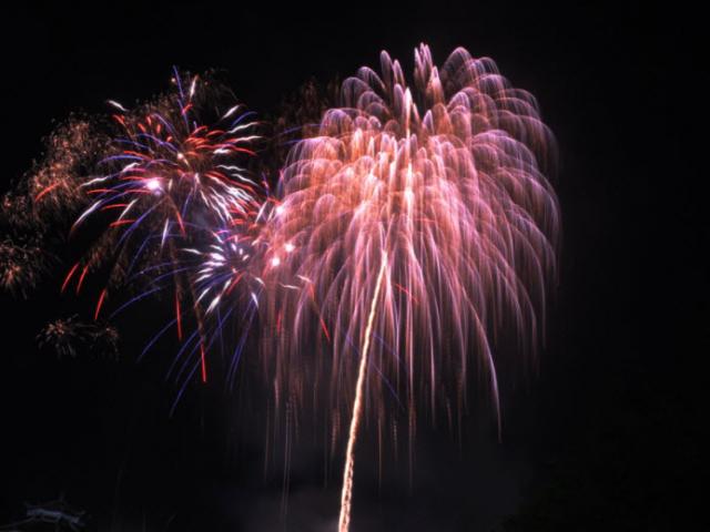 Tin tức trong ngày - Pháo hoa rực sáng trên bầu trời Sài Gòn mừng Tết độc lập