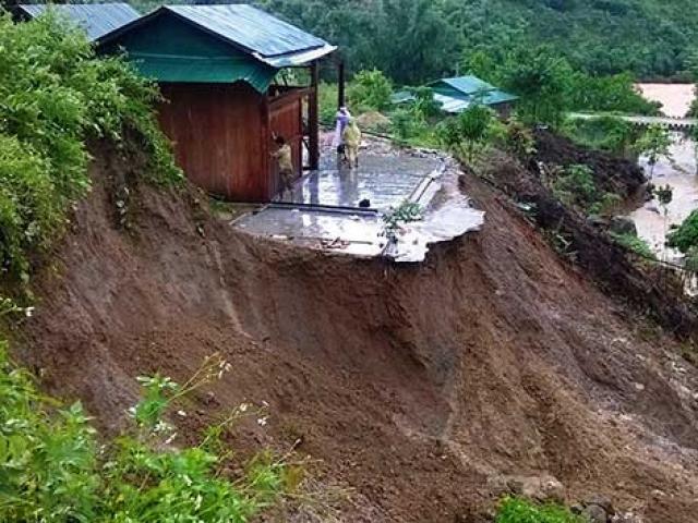 Tin tức trong ngày - Sạt lở đất kinh hoàng ở Yên Bái: 2 người chết, 7 bị thương