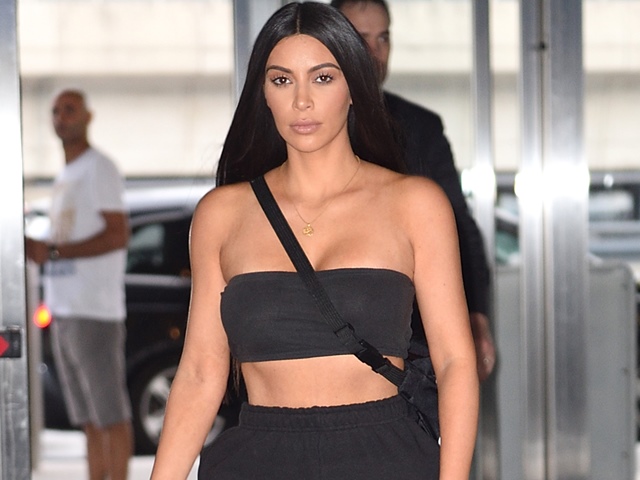 Làm đẹp - Khoe bụng phẳng eo thon, cô Kim bị bóc mẽ "sống ảo"