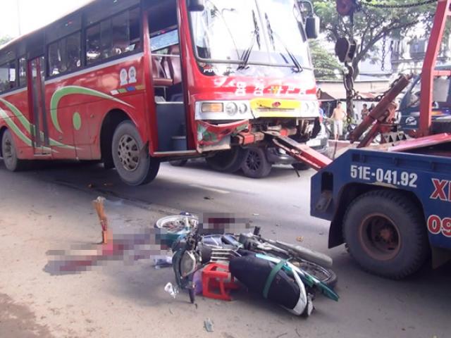 Tin tức trong ngày - Chồng ngây dại chứng kiến vợ chết tức tưởi dưới gầm ô tô