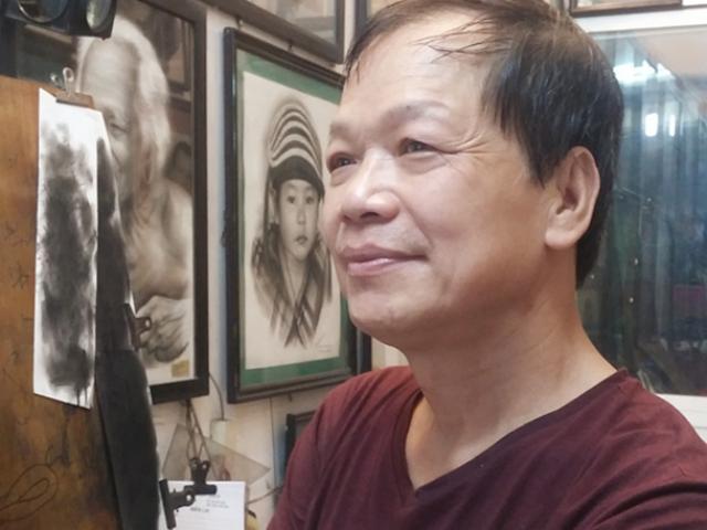 Tin tức trong ngày - "Kỳ nhân" vẽ truyền thần: Khách nhận tranh ngồi khóc hàng giờ vì... quá giống