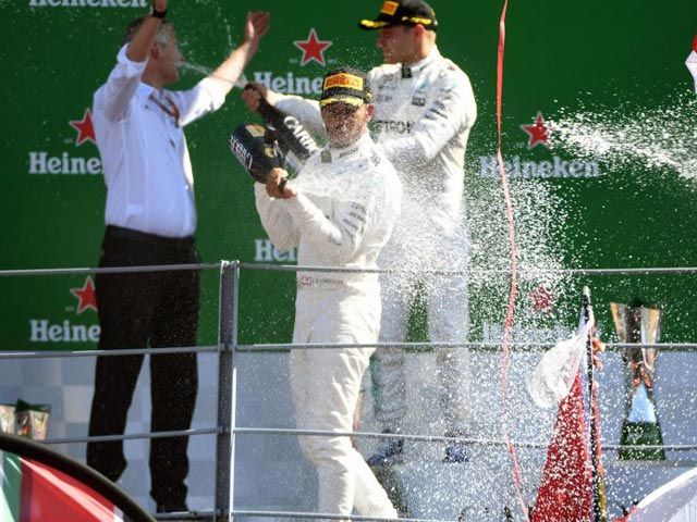 Thể thao - Đua xe F1, Italian GP: "Mũi tên bạc" bay vút, cho đối thủ "hít khói"