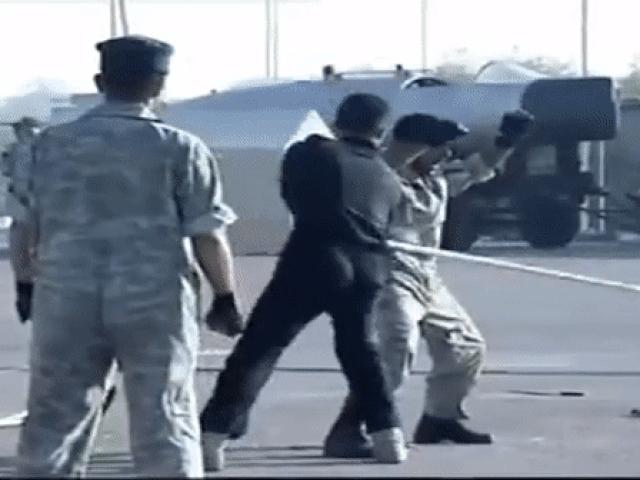 Video Clip Cười - Clip: Màn võ thuật khiến toàn thể quan khách bối rối