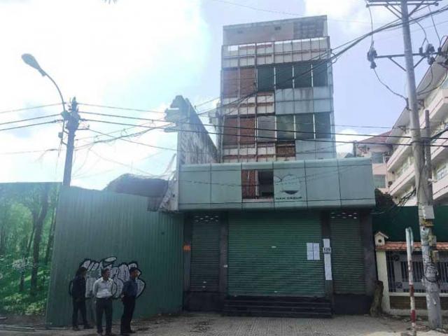 Tin tức trong ngày - Căn nhà "cứng đầu" trong chung cư "răng rụng" bị cưỡng chế