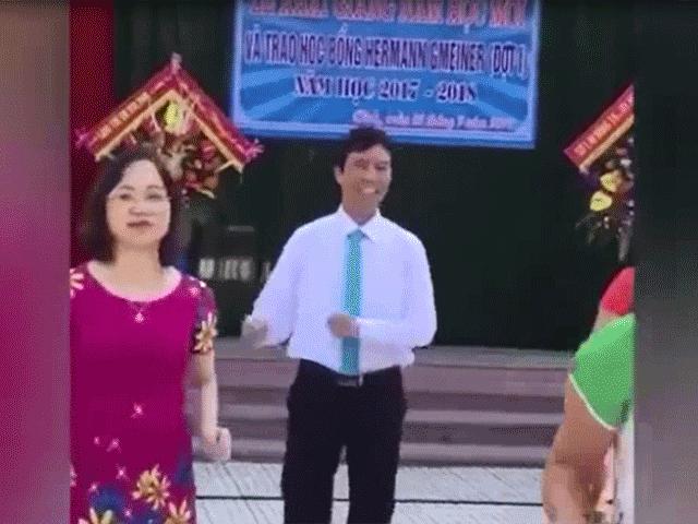 Bạn trẻ - Cuộc sống - Thích thú màn nhảy "quên sầu" của thầy cô và học sinh