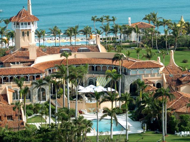 Thế giới - Hàng loạt biệt thự của ông Trump có thể bị "xóa sổ" vì siêu bão Irma?