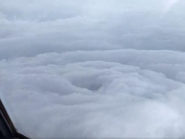 Thế giới - Video "độc" về siêu bão cực mạnh sầm sập lao hướng Mỹ