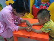 Cô gái song tính và nỗi  ám ảnh trận đòn của mẹ