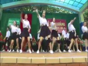 Bạn trẻ - Cuộc sống - Vũ đạo nóng bỏng của học sinh Quảng Ninh hot nhất tuần