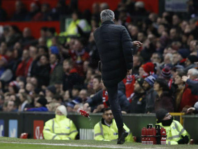 Bóng đá - Mourinho về MU vẫn khiếm nhã: Trẻ không tha, già không thương