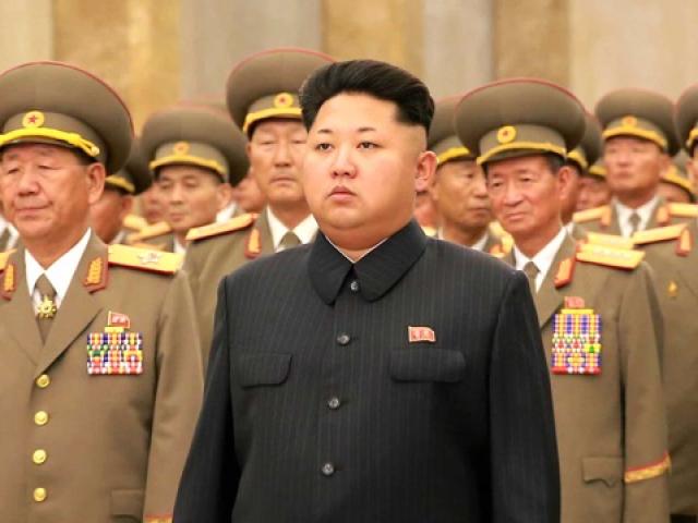 Thế giới - Hành động lạ của ông Kim Jong-un trước ngày "đại nạn"