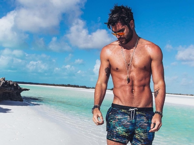 Làm đẹp - Lạc lối vì mải ngắm múi bụng của “trai đẹp yêu chó”