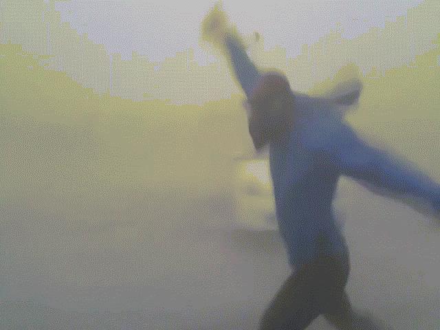 Phi thường - kỳ quặc - Kinh ngạc với người đàn ông đi ngược chiều siêu bão "quái vật" ở Mỹ