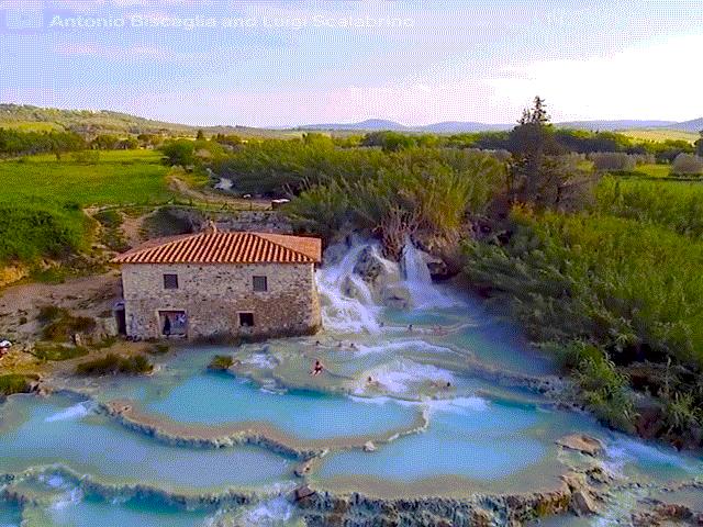 Du lịch - Kỳ lạ hồ nước nóng xanh như ngọc được "tạo ra" từ các vị thần