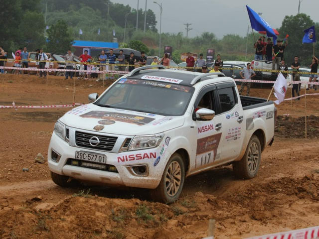 Ô tô - Nissan Navara lên ngôi "Vua bán tải" tại VOC 2017