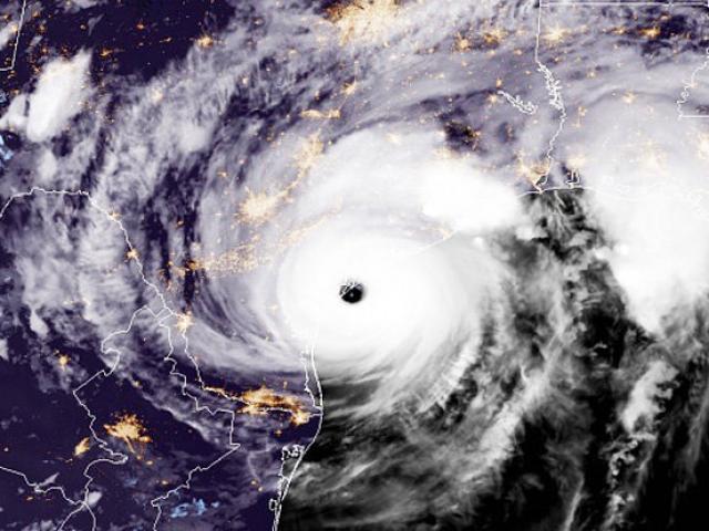 Sức mạnh của bão số 10 so với siêu bão Harvey như thế nào?