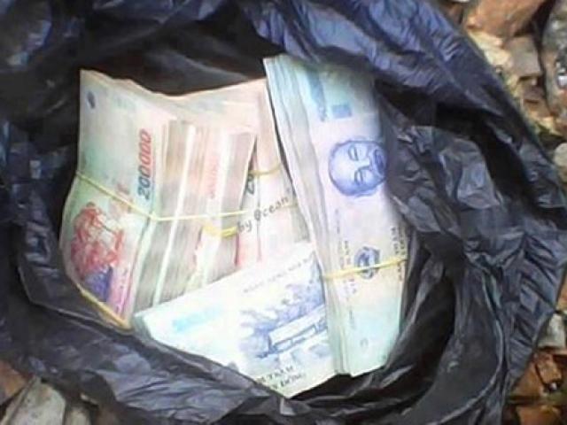 Tin tức trong ngày - Phú Yên: Hai người ném bọc tiền vào nhà phóng viên