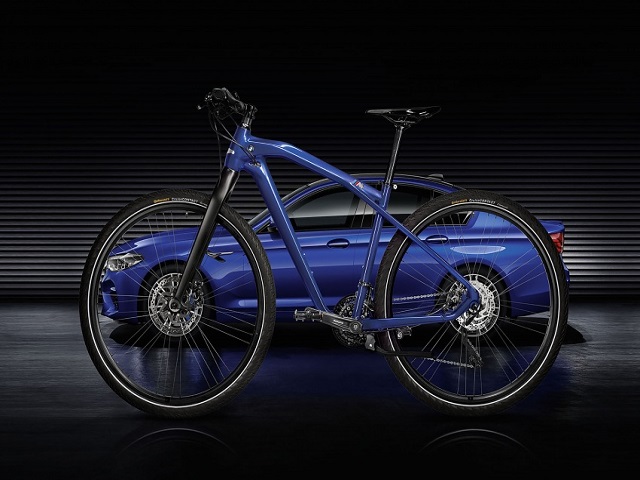 Thế giới xe - BMW M Bike Limited Carbon Edition 2017: &quot;Cặp bài trùng&quot; của BMW M5