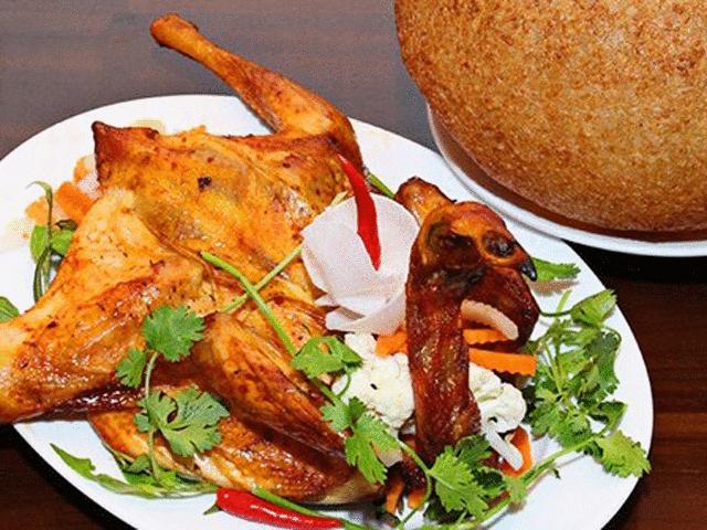 Ẩm thực - Gà nướng lu xôi cháy - món ăn "đốn tim" thực khách ở miền đất võ
