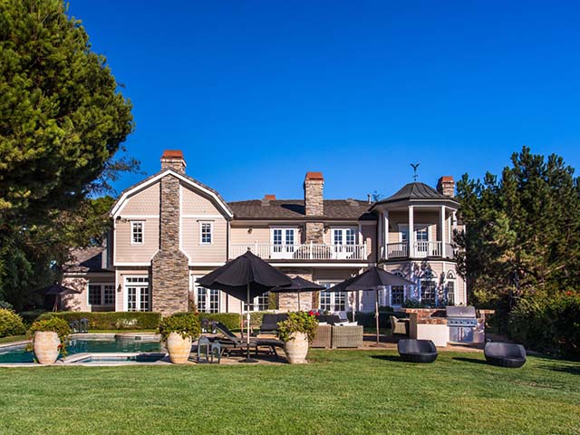 Kinh doanh - Đẹp ngỡ ngàng biệt thự mới của Jessica Alba trong khu phố nhà giàu