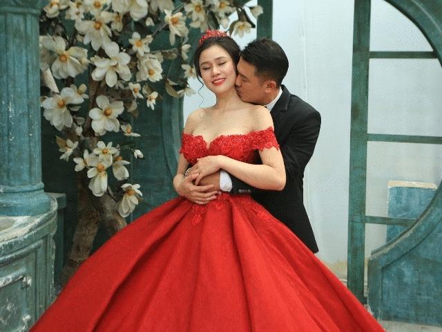 Ca nhạc - MTV - Sau 2 năm, Vân Quang Long khoe ảnh cưới vợ hai kém 10 tuổi