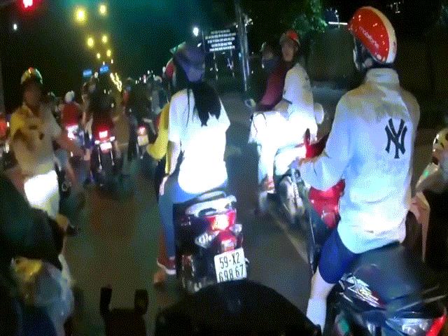 Tin TP Hồ Chí Minh - Clip: “Bắn” tiếng Anh với CSGT xong, biker chạy 153km/h