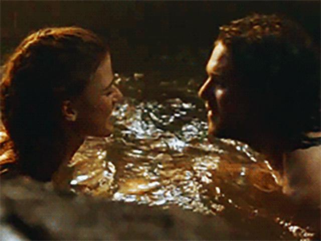 Phim - Từ cảnh nóng đến bán khỏa thân, phim truyền hình ngày càng "chơi lớn"