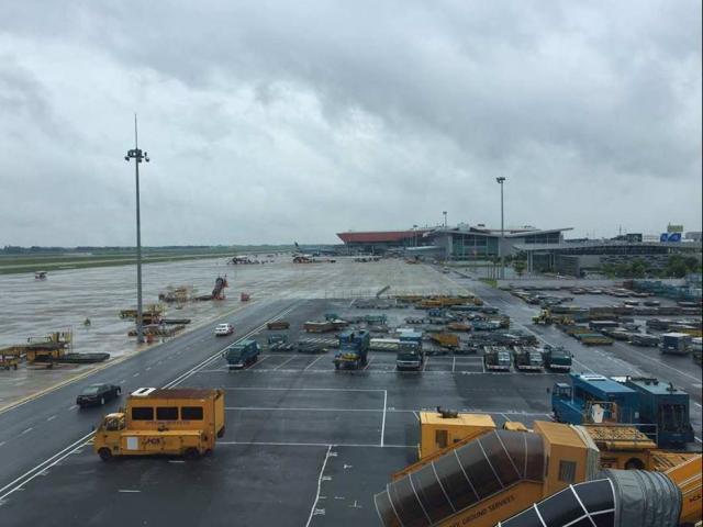 Tin tức trong ngày - Lái xe đầu kéo đâm tử vong nhân viên sân bay Nội Bài