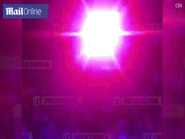 Thế giới - Nghệ sĩ xiếc Triều Tiên lộn 6 vòng trên không, bị ngã gãy cổ