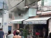 Tin tức trong ngày - Sau tiếng sấm sét nổ như bom, căn nhà bốc cháy dữ dội trong mưa