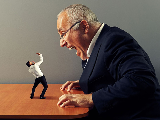 Truyện cười - Đi đập đá vì tích cực "đập mặt" Sếp