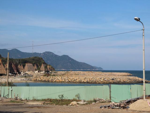 Tin tức trong ngày - "Nàng Tiên Cá" lấn vịnh Nha Trang: Sở TN-MT Khánh Hòa "né" trả lời