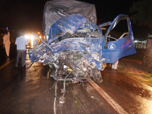 Tin tức trong ngày - Tai nạn liên hoàn trên đường Hồ Chí Minh, hàng chục người gặp nạn