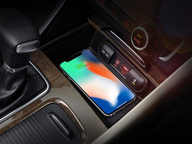 Tin tức ô tô - Kia Cerato ở Việt Nam thêm tính năng sạc điện thoại không dây
