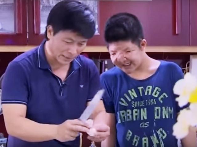 Sức khỏe đời sống - Căn bệnh hiếm và cái nắm tay định mệnh của cha con diễn viên Quốc Tuấn