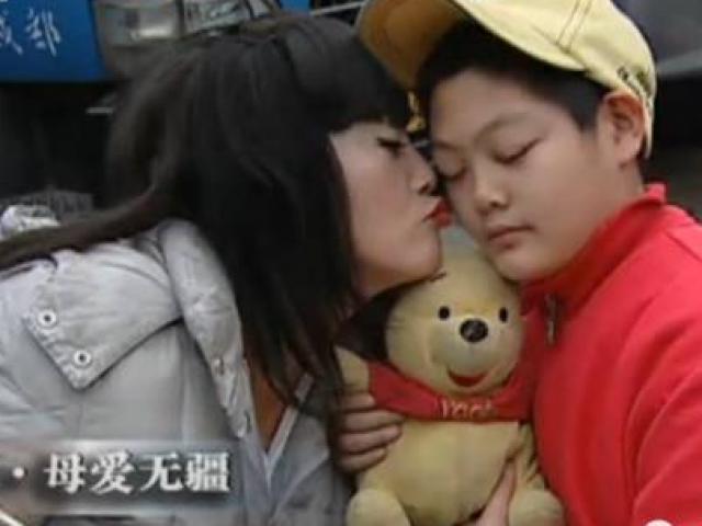 Đời sống Showbiz - 24 năm vượt khó cùng con trai tật nguyền của sao "Cậu bé Karate"