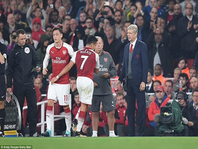 Bóng đá - Đấu đá "Neymar-Cavani 2.0": Sanchez mất quyền đá 11m, quyết đến MU