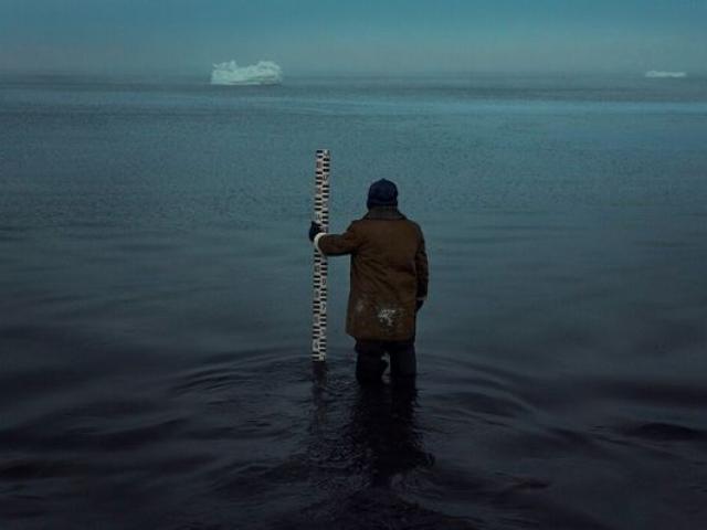 Chùm ảnh hiếm có về công việc ”cô độc nhất” Bắc Cực