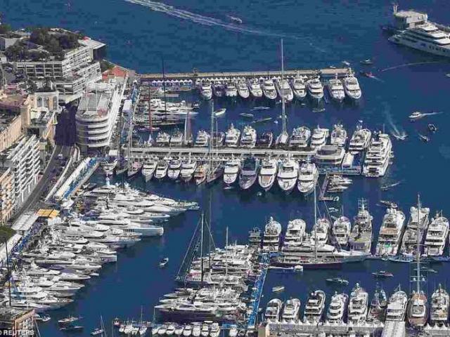 Đại hội du thuyền của giới ăn chơi ngút trời tại Monaco