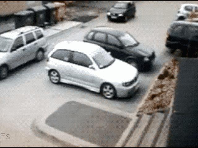 Tranh vui - Đến quỳ với các "thánh đỗ xe" này mất thôi