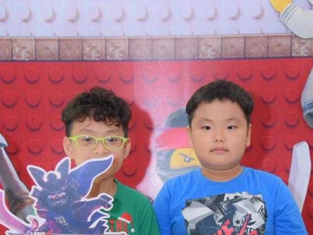 Phim - Hai quý tử nhà Xuân Bắc cùng loạt gia đình sao Việt đi xem phim