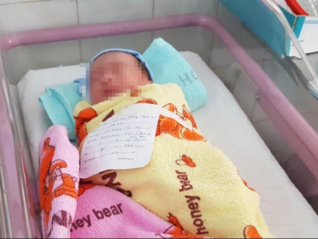 Tin tức trong ngày - Hi hữu: Sinh con khi đang chờ đèn giao thông