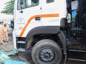 Tin tức trong ngày - Tông chết bé 12 tuổi đi phụ xe rác, container bỏ chạy