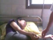 Chồng trăng hoa, "ăn tạp": Vợ nhập viện tâm thần