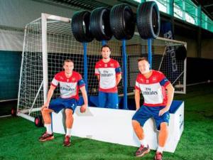 Bóng đá - ''Kèo trái'' Podolski ''ăn đứt'' Ozil và Cazorla