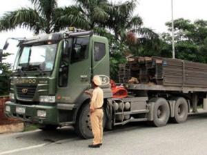 Tin tức trong ngày - Xe vượt tải trọng 300% sao chịu nổi