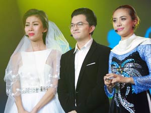 Ca nhạc - MTV - Mẫu chuyển giới bật khóc trên sân khấu Cùng nhau tỏa sáng