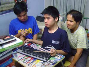 Giáo dục - du học - Chàng trai “gõ bàn phím bằng đũa” với ước mơ trở thành kỹ sư lập trình