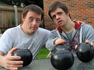 Bạn trẻ - Cuộc sống - Vì "mặt xấu", hai anh em bị đuổi khỏi câu lạc bộ