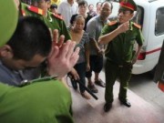 Pháp luật - Lý Nguyễn Chung bị tát, luật sư lên tiếng đòi toà án bảo vệ
